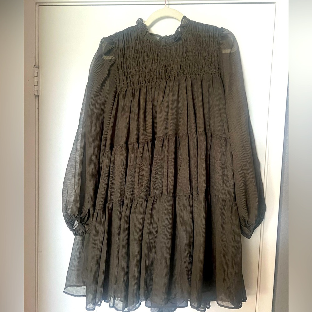EN SAISON Smocked SMALL Long Sleeve Chiffon Babydoll Tiered  Dress In OLIVE B2